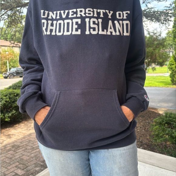 University of Rhode Island sweatshirt, size medium - Picture 4 of 5